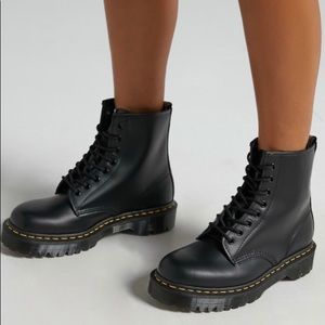 dr. martens black bex smooth 1460 8-eye boots